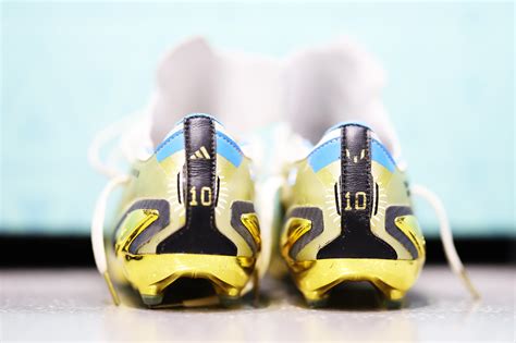 The subtle details of Lionel Messi's golden Qatar 2022 World Cup boots ...