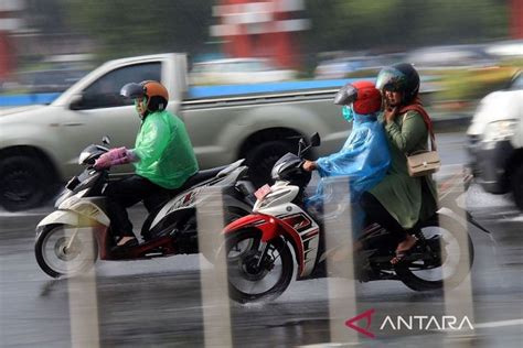 Peringatan Bmkg Waspada Potensi Hujan Lebat Di Provinsi