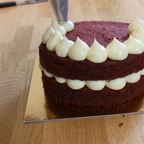 Discover Naked Cake And Drip Cakes Ideas Fresh Flower Cake Rustic Cake Vanilla Cake And More