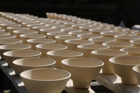 Jingdezhen Chinas Porcelain Capital Lures Tourists With White Gold