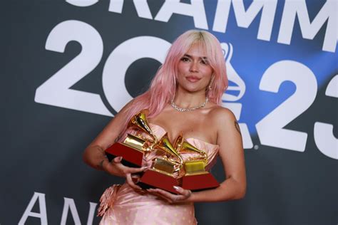 Karol G Se Roba El Show En Los Premios Billboard Con Su Traje Transparente