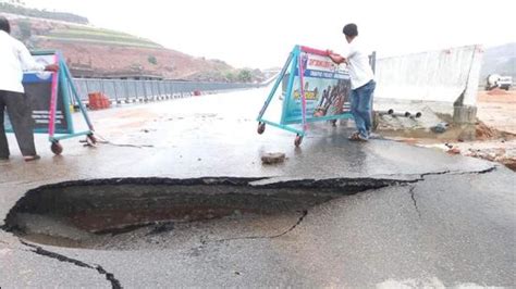 Heavy Rain Pounds Telangana Yellow Alert In Six Districts Latest