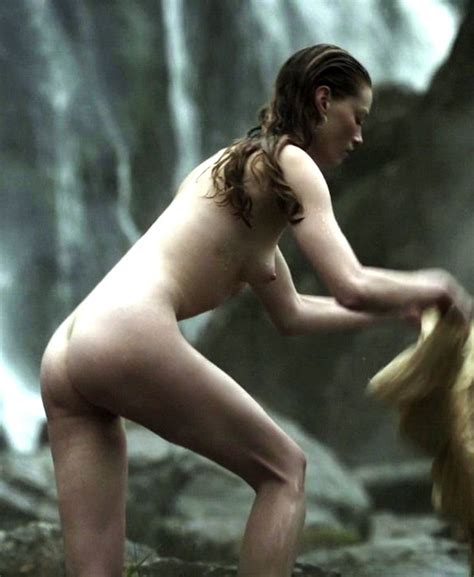 Alyssa Sutherland Nuda ~30 Anni In Vikings