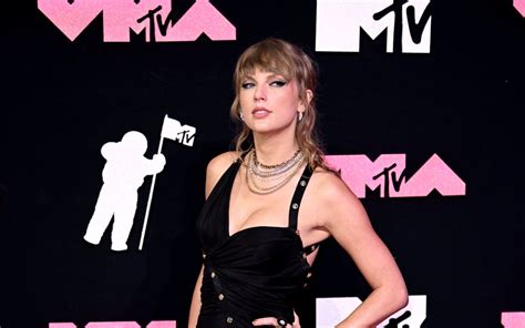 What Is Taylor Swifts Net Worth Singer Surpasses Rihanna As The