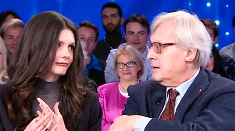 Sgarbi Le Figlie Lo Difendono Dopo La Pessima Figura A Domenica In