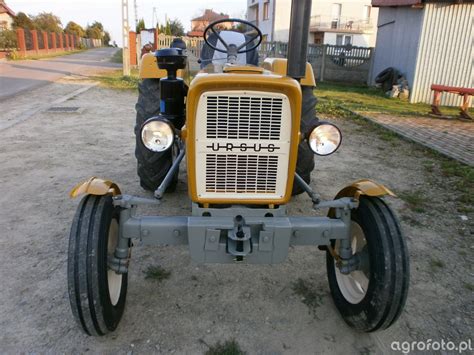 Zdjęcie traktor Ursus C 330 id 532054 Galeria rolnicza agrofoto