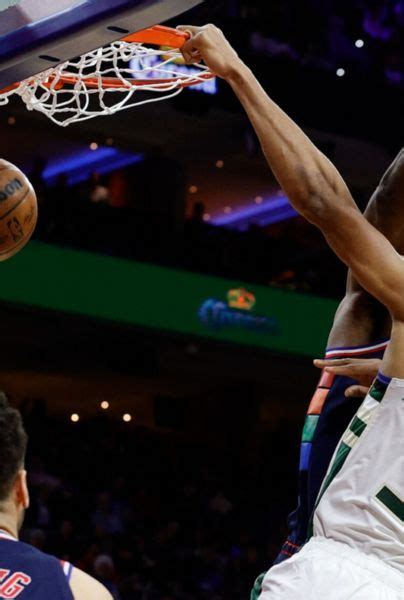 Giannis Se Impuso Ante Embiid En La Ajustada Victoria De Los Bucks Sobre Los 76ers Dsports Noticia