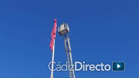 Intervención por riesgo de rotura y caída de la bandera del pendón de