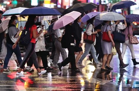 首波春雨要來了！專家曝「下周大雨擴及全台」中南部有望解渴 「這2天雨勢最強」出門要帶傘 Fun頭條