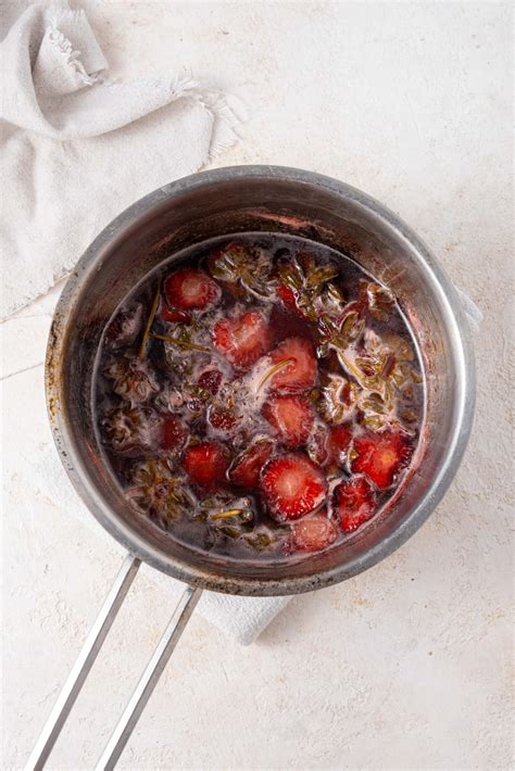 Strawberry Syrup (Easy, Zero-Waste) - PlantYou