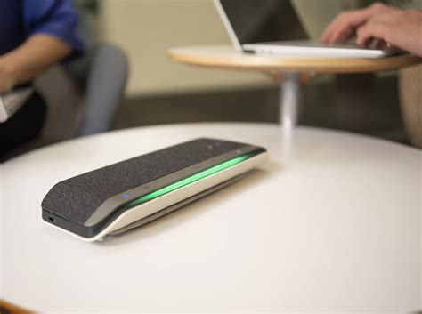 POLY SYNC 40 - Advanced Speakerphone for Clear Audio Meeting - Patia ...