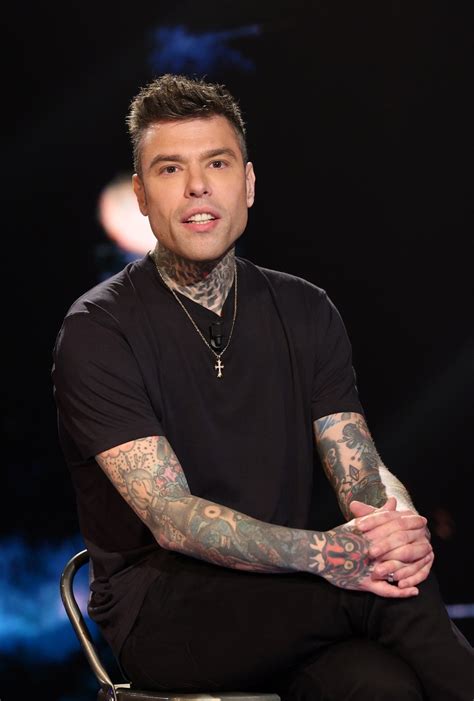 Fedez Due Testimoni Lo Hanno Riconosciuto Sotto La Casa Di Cristiano