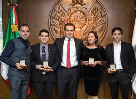 Entrega Monterrey A Anarent Medalla Al M Rito De La Juventud Regia