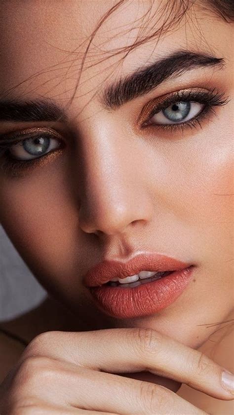 Pin By Isabel Freire On Woman In Color Makeup Inspiration Beauty