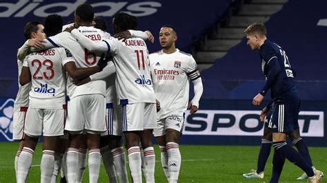 Football news - Lyon grab top spot with last-gasp win over Bordeaux ...