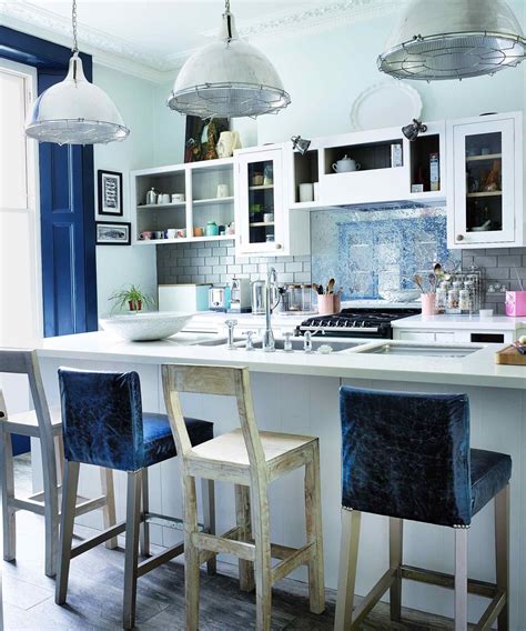 Small kitchen layouts: 20 ideas to maximize that small space | Homes ...