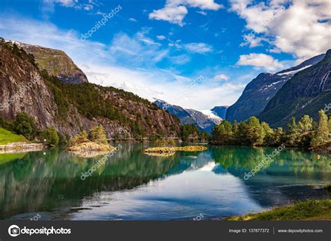 Lovatnet Lake Mooie Natuur Noorwegen ⬇ Stockfoto Rechtenvrije Foto