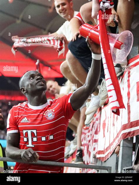 Sadio Mane Du Bayern Muenchen Mit Megaphone Fussball 1 Bundesliga Saison 2022 2023 Eintracht