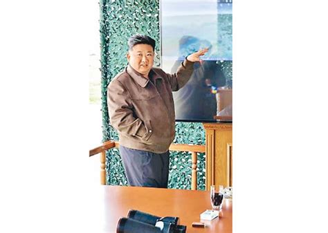 金正恩視察新型火箭彈試射 東方日報