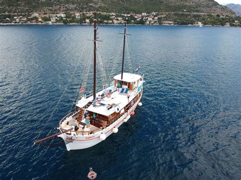 island  blue lagoon discovery tips  trips