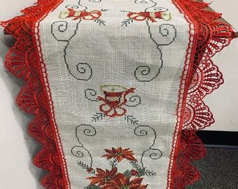 A MT Gorgeous Vintage Lace Christmas Holiday Embroidered Floral