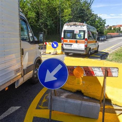 Camion Forza Il Blocco Sul Viadotto Dei Lavatoi Si Incastra Multato