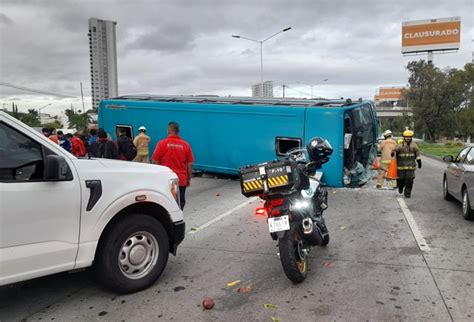 Deja 36 lesionados choque con volcadura en Periférico NTR Guadalajara