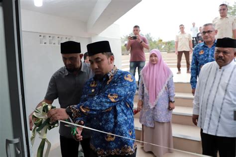 Pj Bupati Resmikan Tempat Wudhu Wakaf Masjid Agung Al Munawwarah