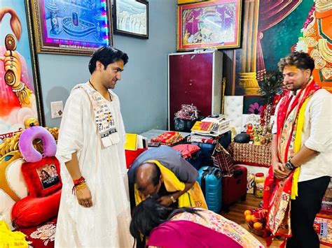 Cricketer Kuldeep Yadav Seek Blessings From Bageshwar Dham Sarkar