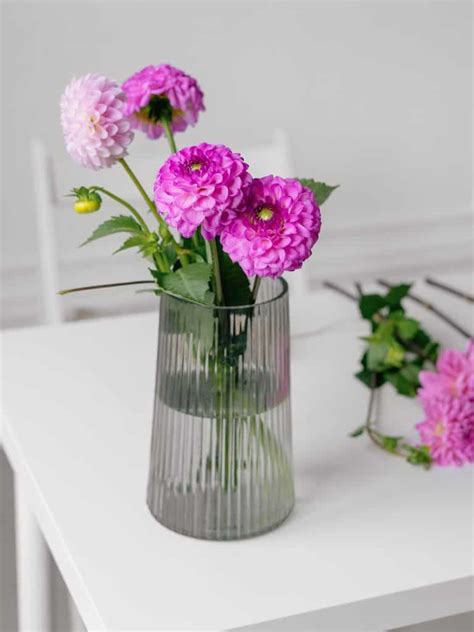 15 Simple Yet Stunning Dahlia Flower Arrangement Ideas