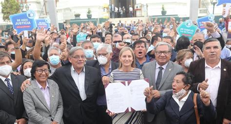 Presidenta Del Congreso Mar A Del Carmen Alva Firma Aut Grafa De Ley