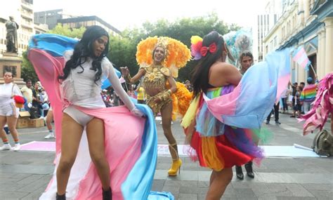 Guayaquil Comunidad LGBT marchó en el corazón de la ciudad para alzar