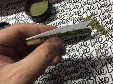 How To Roll A Joint Step By Step 5 Stuff Stoners Like