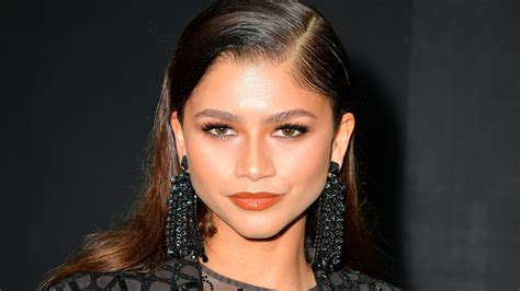 Zendaya lució un body transparente en la Semana de la Moda de París