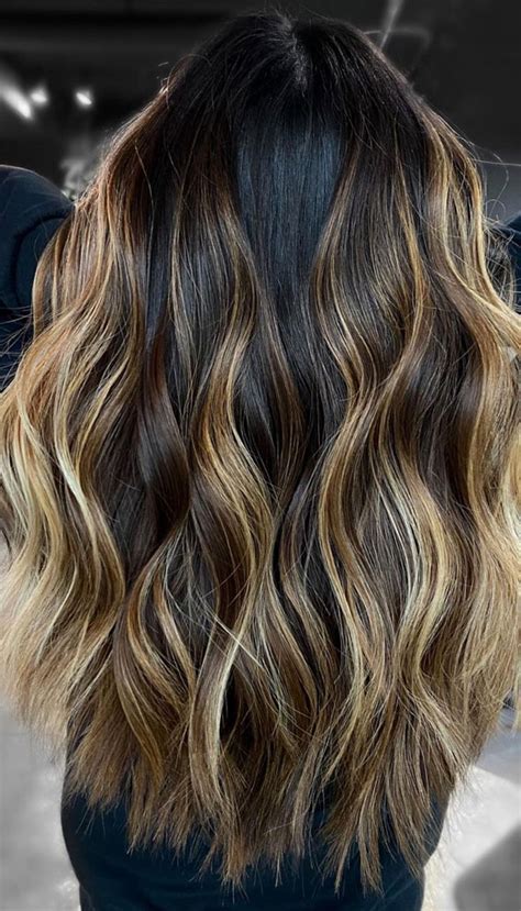 50 Flattering Blonde Highlights Ideas For 2022 : Blended Balayage