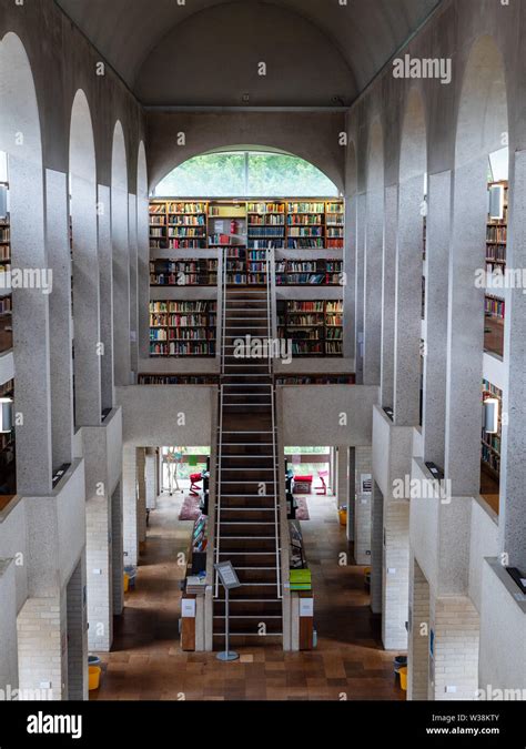 Library interior cambridge england hi-res stock photography and images ...