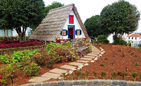 Santana traditional Madeira houses - KASADOO