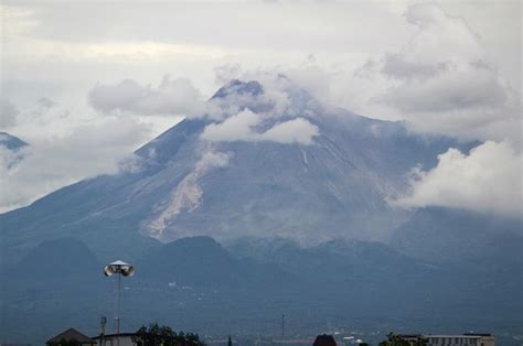 Bpptkg Sebut Gunung Merapi Alami Perubahan Morfologi Area Puncak