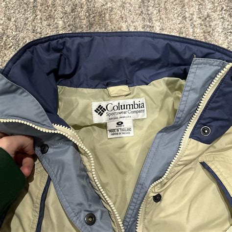 Columbia Rain Coat -Thick -Medium -No tears/stains/etc - Depop