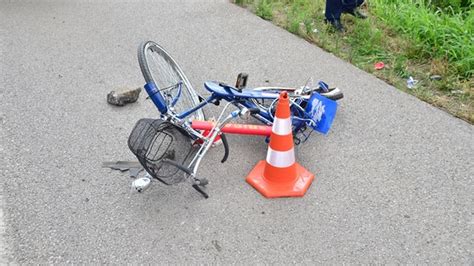 Samsun da otomobilin çarptığı bisikletli çocuk kaldırıldığı hastanede