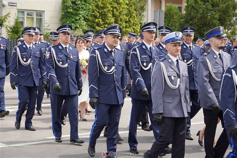 Wi To Policji W Ostro Ce Wr Czono Awanse I Odznaczenia