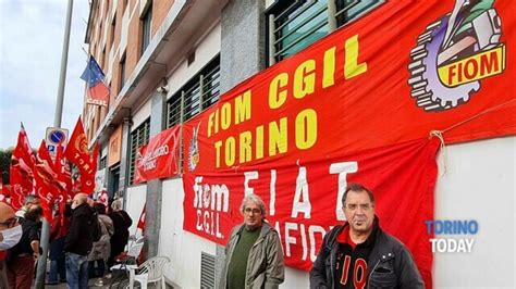 Presidio Davanti Alla Sede Della Cgil In Via Pedrotti A Torino