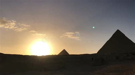 Uma Pirâmide Egípcia Antiga De Giza Egypt Foto de Stock Imagem de