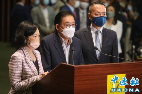 行政會議成員出席立法會前廳交流會後會見傳媒 圖集 香港中通社