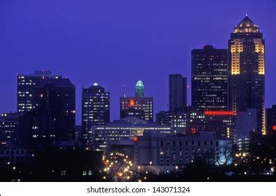 Des Moines Skyline Night Iowa Usa Stock Photo 143071324 | Shutterstock