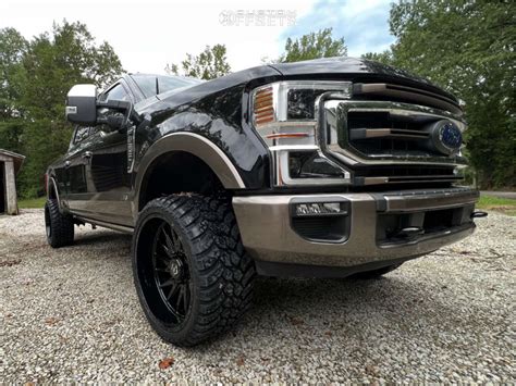 2020 Ford F 250 Super Duty With 24x12 44 TIS 547b And 33 13 5R24