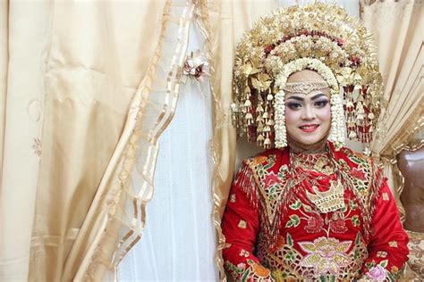 Ini Nama Pakaian Adat Sumatera Barat Yang Khas Dan Menarik