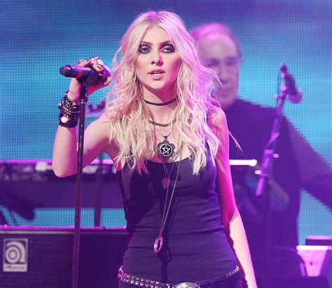 Cindy Lou Who Actress Grew Up To Be A Mega Famous Rockstar