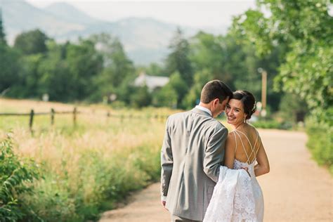 5 Wedding Photography Poses For Couples – Heirloomsnaps Blog