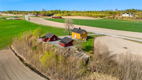 Innholdsrik eiendom i naturskjønne omgivelser med enebolig